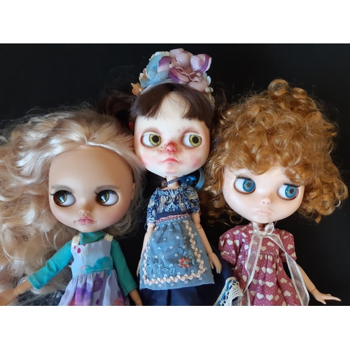 581 - Seven customised dolls in the style of Blythe 'Neo' dolls with colour changing eyes operated by 1 or... 