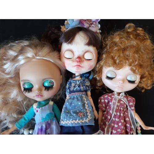 581 - Seven customised dolls in the style of Blythe 'Neo' dolls with colour changing eyes operated by 1 or... 