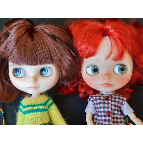 582 - Three dolls in the style of Blythe 'Neo', all customised by 'Dreaming in Dolls'; 2 have colour chang... 