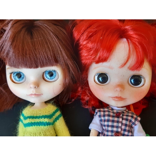 582 - Three dolls in the style of Blythe 'Neo', all customised by 'Dreaming in Dolls'; 2 have colour chang... 