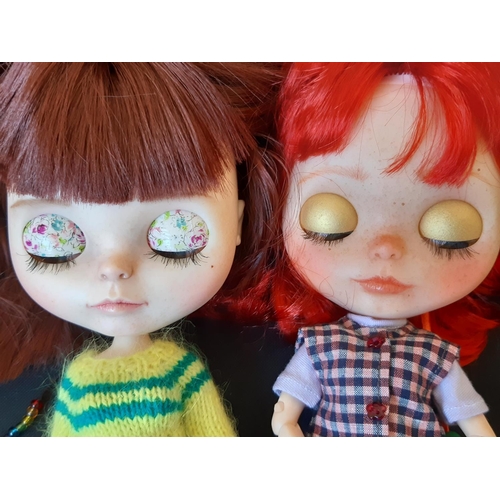 582 - Three dolls in the style of Blythe 'Neo', all customised by 'Dreaming in Dolls'; 2 have colour chang... 