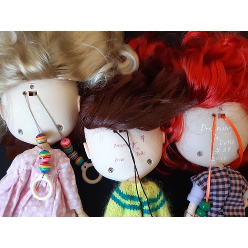 582 - Three dolls in the style of Blythe 'Neo', all customised by 'Dreaming in Dolls'; 2 have colour chang... 