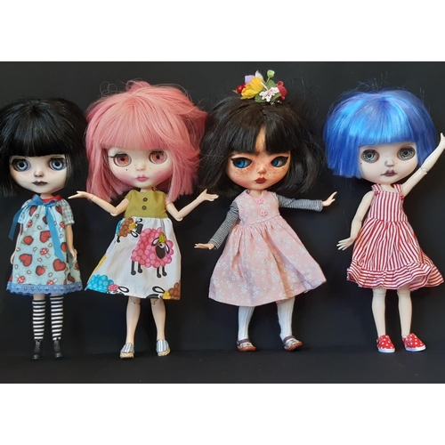 585 - Four dolls in the style of Blythe 'Neo' dolls, customised by 'Blythe Obsession', with colour changin... 