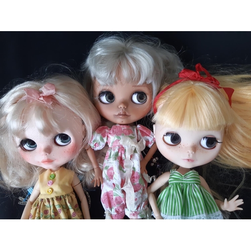 580 - Three customised Blythe dolls by Hasbro/Tomy; 'Neo' type with 2006 doll mould, jointed limbs, beaded... 