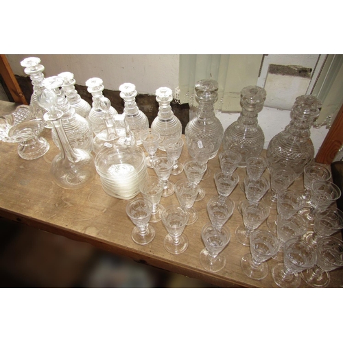 137 - Eight matching 19th century engraved decanters , four at 25cm high and four at 22cm high, a matching... 