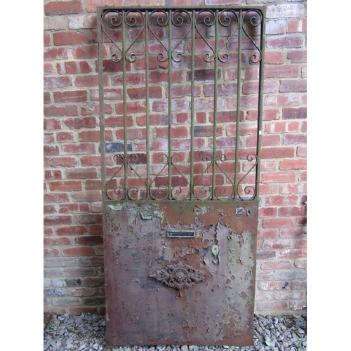 1043 - A heavy gauge ironwork door/security gate with simple open scrollwork detail, approximately 100 cm w... 