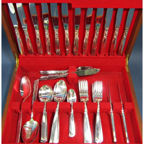 194 - Two silver napkin rings, a set of six silver handled butter knives with case, a silver handled glove... 