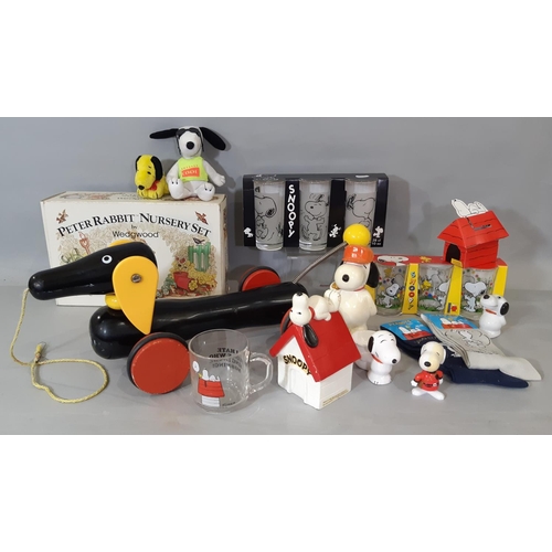 598 - A collection of Snoopy merchandise including ceramic kennel moneybox, socks, sets of drinking glasse... 