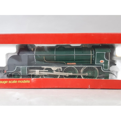 556 - Three 00 gauge locomotives by Hornby including Great Western 'Albert Hall' with tender R759, Souther... 