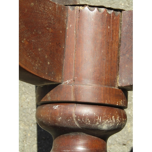 1402 - A Georgian mahogany snap top table on turned pillar and tripod