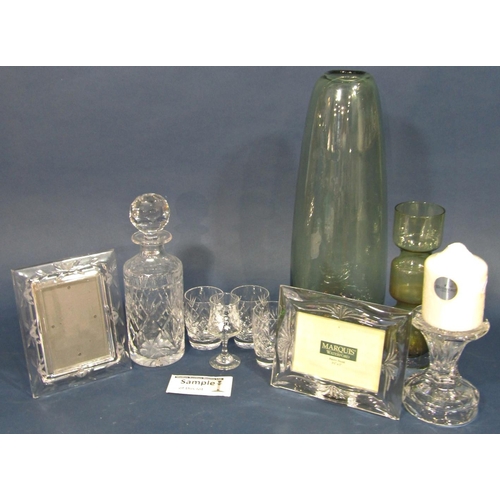 146A - A quantity of 20th century cut glass champagne flutes, wine glasses, and some Waterford and Dartingt... 