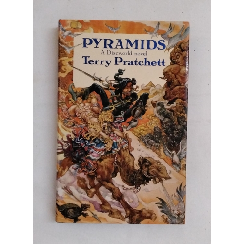 1697 - Pratchett, Terry - Pyramids, first edition 1989 and signed by the author (1) (displayed in cabinet u... 