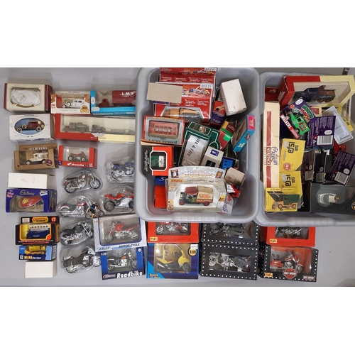 569 - 3 boxfuls of assorted model vehicles including boxed motorcycles by Maisto, 'City Team' box sets, ot... 