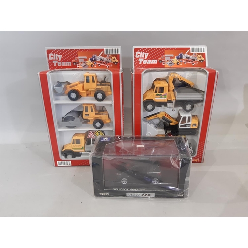 569 - 3 boxfuls of assorted model vehicles including boxed motorcycles by Maisto, 'City Team' box sets, ot... 