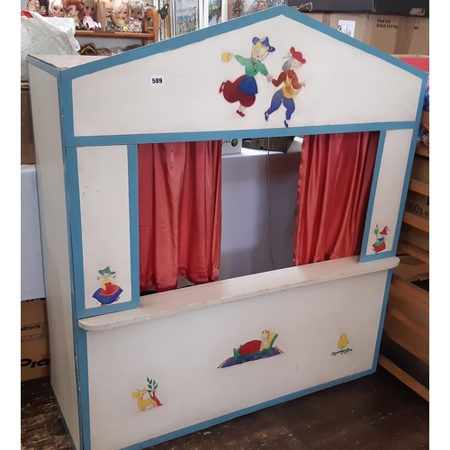 589 - Vintage wooden puppet theatre together with a collection of Tintin themed hand puppets. Theatre  hei... 