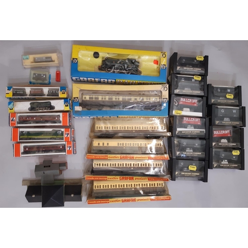 593 - Graham Farish model rail coaches, rolling stock and GWR locomotive numbered 9410 (older boxes AF), t... 