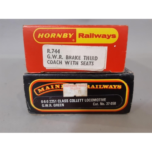 594 - Large collection of 00 gauge railway models including Hornby and Mainline locomotives, tank engine b... 