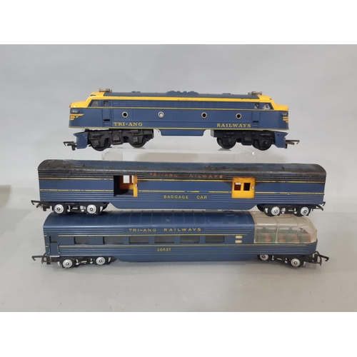 594 - Large collection of 00 gauge railway models including Hornby and Mainline locomotives, tank engine b... 