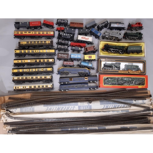 594 - Large collection of 00 gauge railway models including Hornby and Mainline locomotives, tank engine b... 