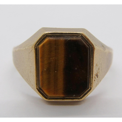 244 - Two 9ct rings; a tigers eye example, size X and an onyx example, size N/O (onyx af), 10.6g total