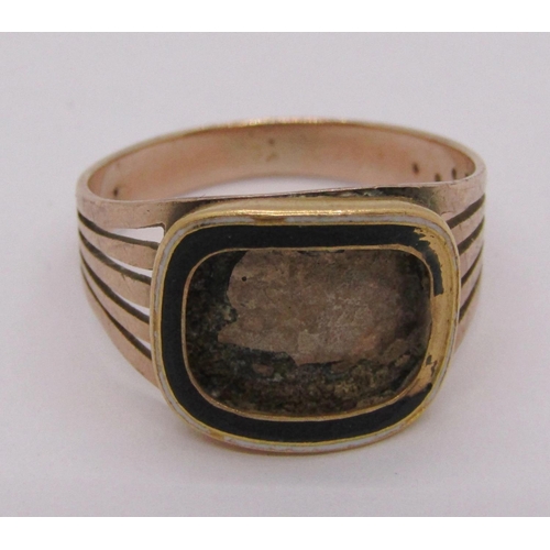 246 - Georgian yellow metal mourning ring with inscription 'Miss Susan Kilpin, obt 31 Mar 1802 at 26', siz... 