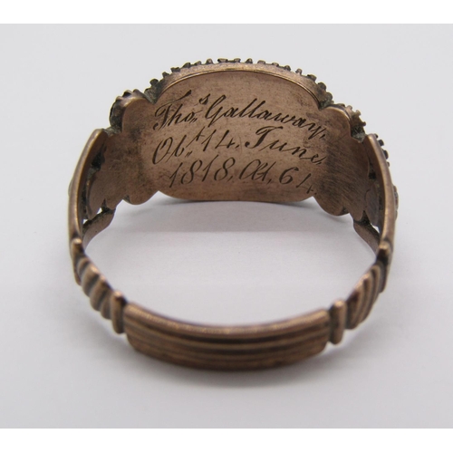 247 - Georgian French jet mourning ring with inscription 'Tho Gallaway Obt 14 June 1818 at 64', size T, 3.... 