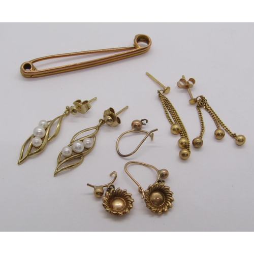 248 - Group of 9ct jewellery and a pair of 8ct drop earrings plus a further single 8ct hoop earring, 8.6g ... 