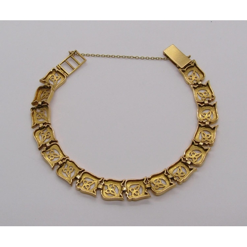 274 - 21ct foliate link bracelet, 33.7g