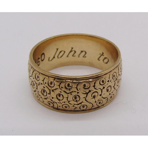 281 - 1970s 9ct wedding ring with engraved detail, size Q/R, 7g