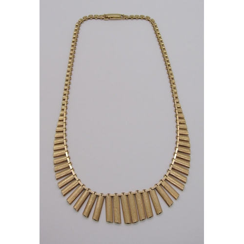 286 - 1970s 9ct fringe collar necklace with brushed finish, 31.4g