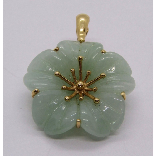 290 - Chinese 14k carved jade flower pendant, 7.9g