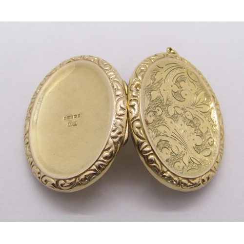 295 - Vintage 9ct locket with engraved decoration, 6.4g