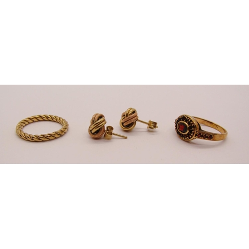 303 - Group of 9ct jewellery comprising a twist ring, size L/M, further garnet cluster ring, size O and a ... 