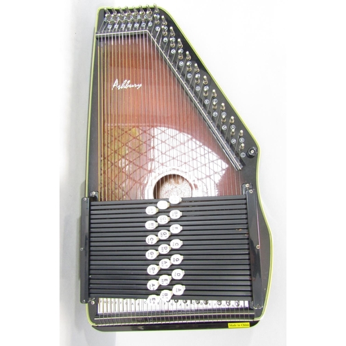 806 - An Ashbury AAH-31 21 Bar Deluxe Electro Autoharp, as new, in a hard carry case with key for lock.