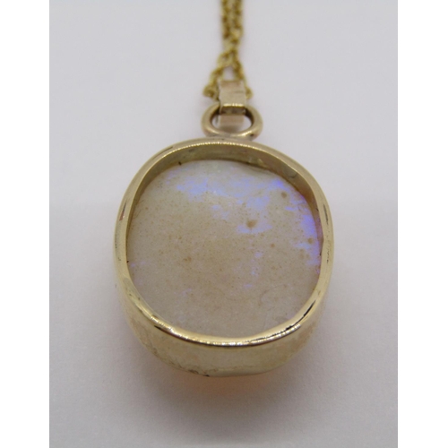 328 - 9ct cabochon opal pendant necklace in rubover setting, 5.3g