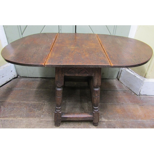 1607 - A small old English oak drop leaf occasional table on turned supports, 53cm long x 50cm high