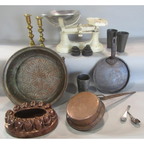 828 - Vintage kitchen ware, including a copper jelly mould, weighing scale with some weights, a sieve, pot... 