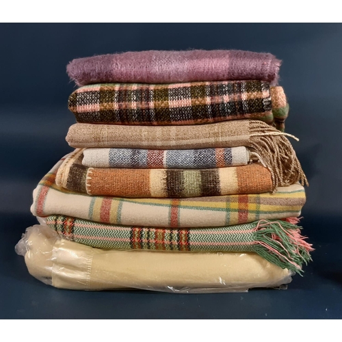 618 - 7 vintage blankets, mixed styles and colours, including a Welsh woollen example, together with a mau... 