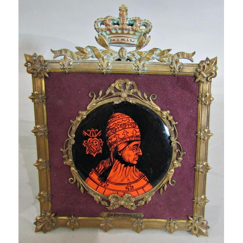 987 - Quarter portrait of Gregorius XI reverse painted on glass (c.1850), approx. 7.5 cm diameter, plaque ... 