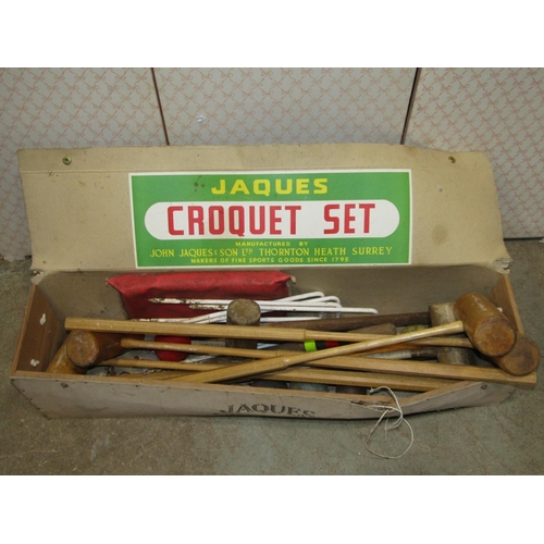 1167 - A Jaques croquet set in original pine and compressed board box