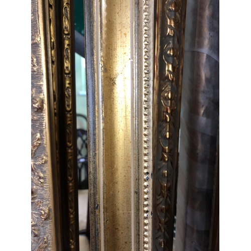 901 - Fifteen lengths of moulded gilt picture frame approx. 290 cm long each