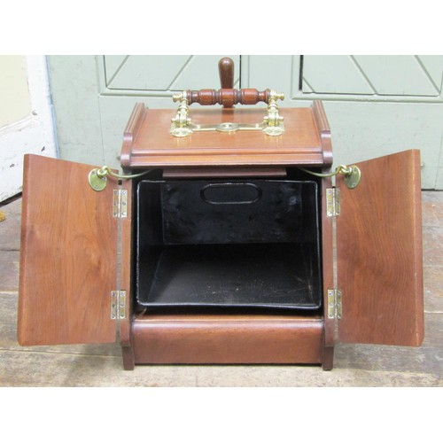 1574a - A good quality refurbished late Victorian coal scuttle with patent handle to open a pair of doors wi... 