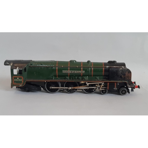 570 - 1950's Hornby Dublo railway models including locomotives EDL12 'Duchess of Montrose'  and EDLT20 'Br... 