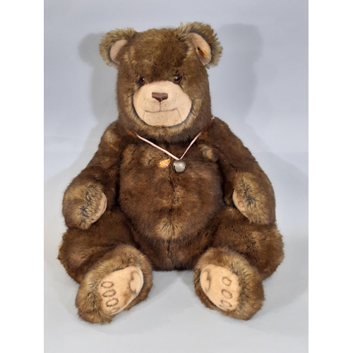 266 - Large sitting grizzly bear by Steiff with luxurious brown fur and tan muzzle, with tag and pin in ea... 