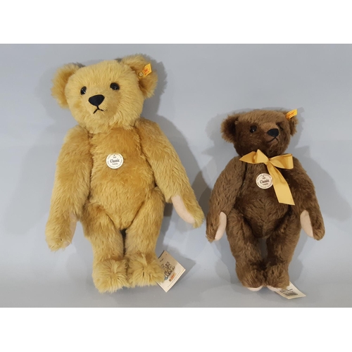 259 - 2 Steiff teddy bears, both replicas of early 20th century bears '1909 Classic', with tags and pin in... 