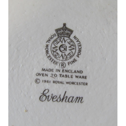 1002 - A collection of Worcester Evesham pattern table wares comprising plates, teacups, saucers and other ... 