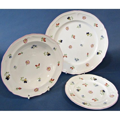 1014 - A collection of Villeroy & Boch Petit Fleur tableware comprising six dinner plates and sixteen other... 