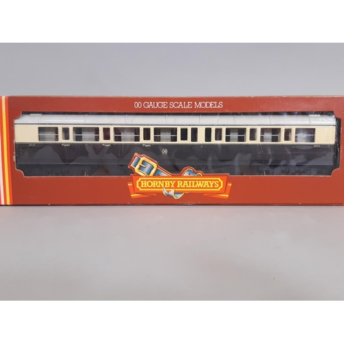 256 - 6 boxed 00 gauge coaches by Hornby comprising 4 x R456 GWR Composite Coach, R458 GWR Restaurant Car,... 