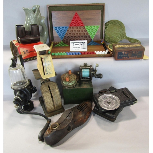1669 - A miscellaneous collection of items including a fish glug jug, vintage hole puncher , a pair of wood... 