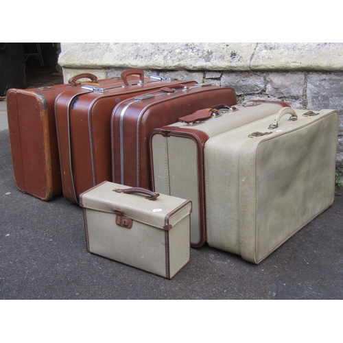 2157 - A collection of vintage luggage including a fibre and lathe bound example